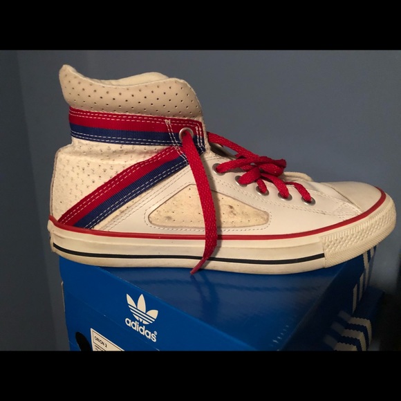 Converse All Star Chucks High Tops - Picture 2 of 3